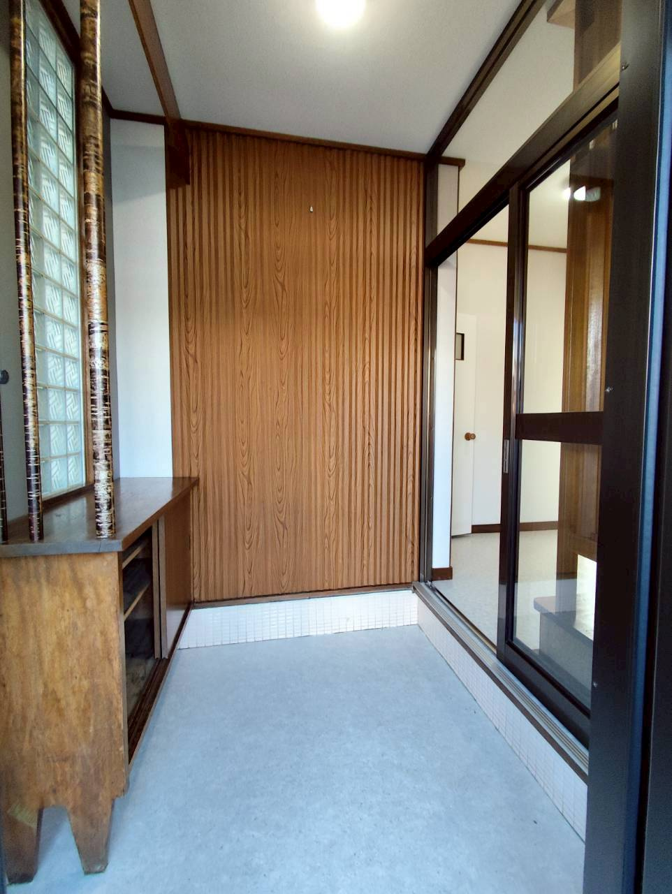 春採4丁目28貸家の玄関