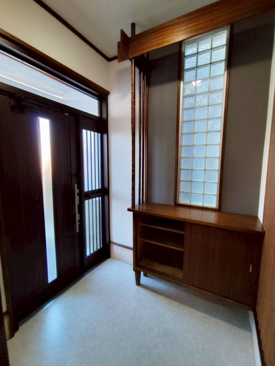 春採4丁目28貸家の玄関