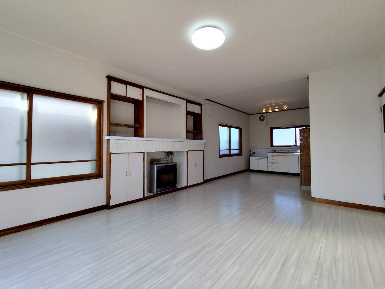 春採4丁目28貸家の居間・リビング