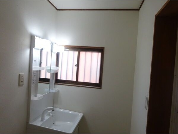 緑区曽根1丁目　貸家の洗面所