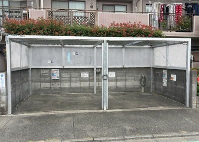 【設備】 | ロイヤルステージ相模原番田 | 共有部分は、住民なら誰もが使える設備のこと。例えば駐車場やエレベーター、インターネット設備、セキュリティ設備などがあります。他にも、マンションの廊下・外部階段やエントランス・ゴミ置き場などがあります。