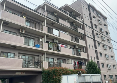【外観】 | ロイヤルステージ相模原番田 | ＲＣ造、Reinforced Concreteは直訳すると補強されたコンクリートです。主に柱や梁・床・壁が鉄筋とコンクリートで構成おり、鉄筋を組んだ型枠にコンクリートを流し込んで固めたものを指します。