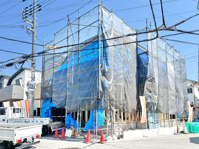 伊丹市野間北1丁目新築一戸建て│3LDK+駐車駐輪の外観|角地を含む、全5区画の新築戸建が新規分譲開始致しました。断熱性能等級5級×耐震等級3級取得！現地見学会開催中です。皆様からのご連絡心よりお待ちしております。