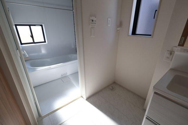 《仲介手数料無料》志木市中宗岡３丁目14-20(3号棟)新築一戸建てグラファーレのランドリースペース|撮影日 2025年11月21日 13:20 晴れ