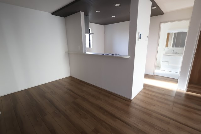 《仲介手数料無料》志木市中宗岡３丁目14-20(3号棟)新築一戸建てグラファーレの居間・リビング|撮影日 2025年11月21日 13:20 晴れ