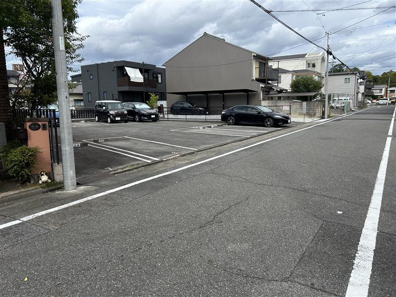 あさひハイツ108の駐車場