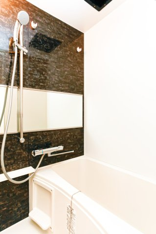 サヴォイソリディティ　6階の浴室|別号室のものになります。現状優先。