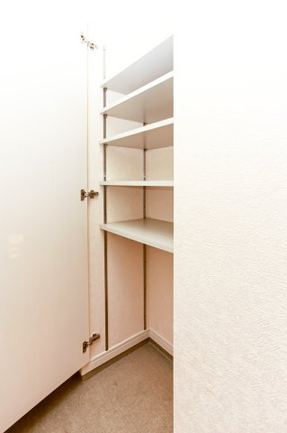 サヴォイソリディティ　6階の収納|別号室のものになります。現状優先。