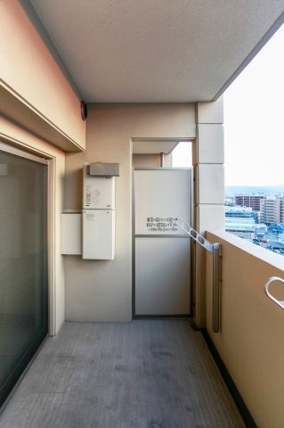 サヴォイソリディティ　6階のバルコニー|別号室のものになります。現状優先。