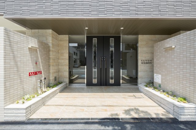 サヴォイソリディティ　6階のエントランス