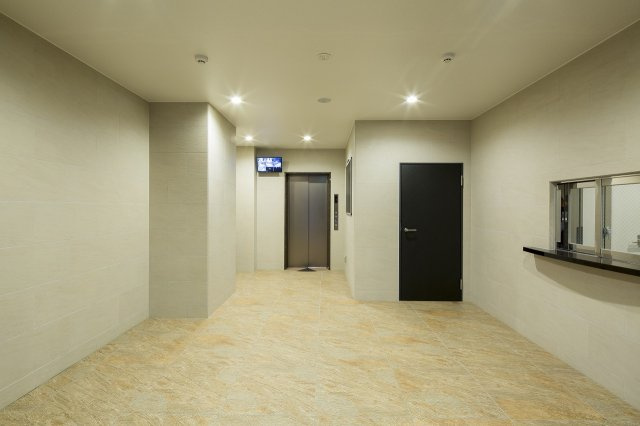 サヴォイソリディティ　6階のエントランス