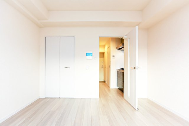 サヴォイソリディティ　6階の居間・リビング|別号室のものになります。現状優先。
※出窓がございます。