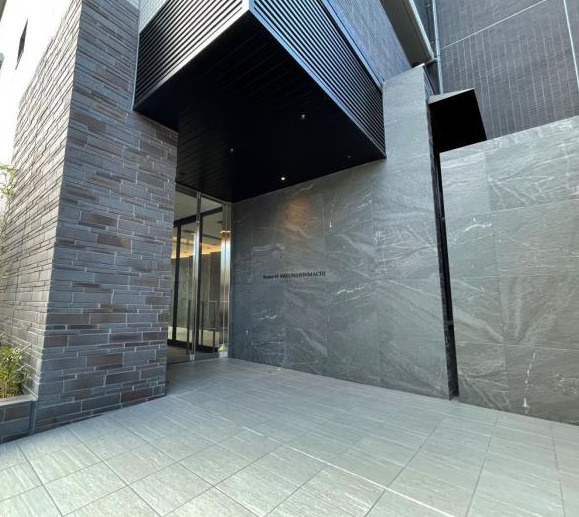 レジュールアッシュ三国本町のエントランス