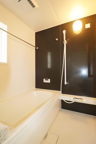 本宮市本宮字千代田　　　３号棟　　　まゆみ小学校、本宮第１中学区の浴室