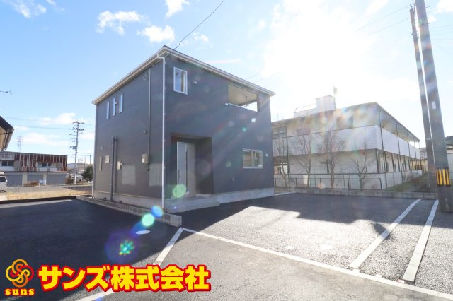 本宮市本宮字千代田　　　３号棟　　　まゆみ小学校、本宮第１中学区の外観|北西側から見た駐車場を含む外観