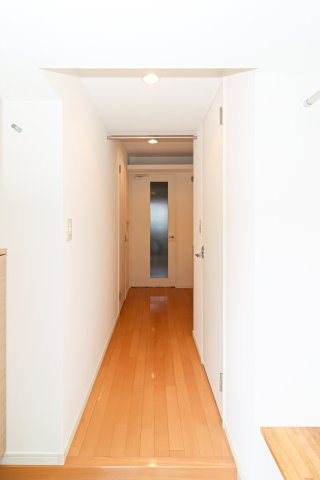 アレクサスラストラーダ　2階の玄関|別号室のものです。現状優先になります。