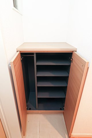 アレクサスラストラーダ　2階の収納|別号室のものです。現状優先になります。