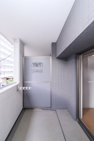 アレクサスラストラーダ　2階のバルコニー|別号室のものです。現状優先になります。