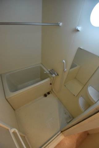 大阪市城東区関目３丁目の賃貸マンションの浴室