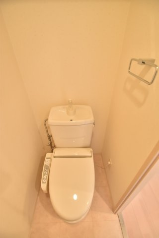 大阪市城東区関目３丁目の賃貸マンションのトイレ