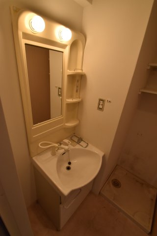 大阪市城東区関目３丁目の賃貸マンションの洗面所