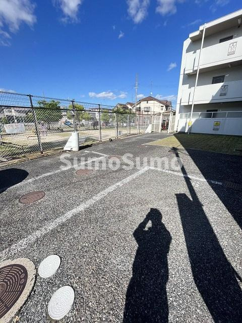 フローレンス西宮Ⅱの駐車場