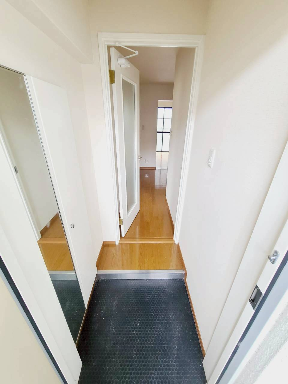 フローレンス西宮Ⅱの玄関