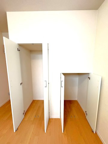 ２０２４年１月完成の築後未入居物件◆小屋裏収納付き３ＬＤＫ◆伏見区羽束師古川町の洋室|洋室