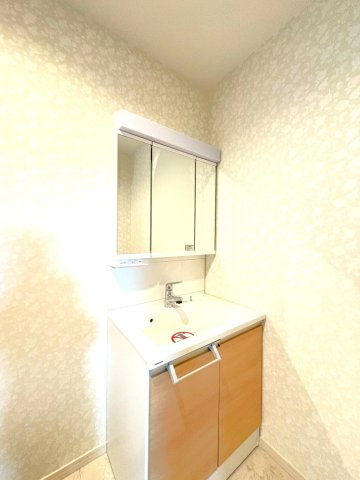 ２０２４年１月完成の築後未入居物件◆小屋裏収納付き３ＬＤＫ◆伏見区羽束師古川町の洗面所|独立洗面台