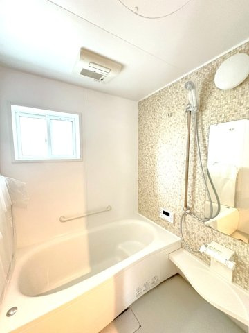 ２０２４年１月完成の築後未入居物件◆小屋裏収納付き３ＬＤＫ◆伏見区羽束師古川町の浴室|浴室