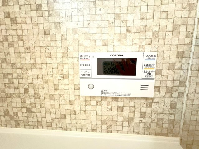 ２０２４年１月完成の築後未入居物件◆小屋裏収納付き３ＬＤＫ◆伏見区羽束師古川町の浴室|浴室リモコン