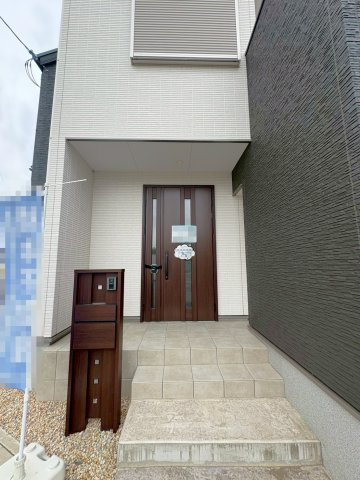 ２０２４年１月完成の築後未入居物件◆小屋裏収納付き３ＬＤＫ◆伏見区羽束師古川町の玄関|玄関