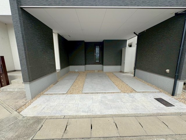 ２０２４年１月完成の築後未入居物件◆小屋裏収納付き３ＬＤＫ◆伏見区羽束師古川町の駐車場|駐車スペース