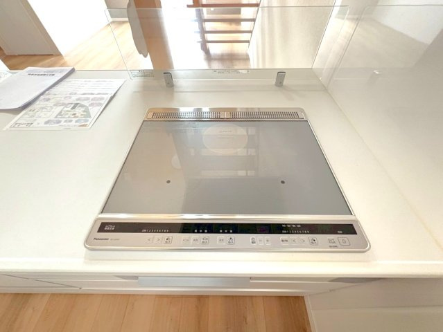 ２０２４年１月完成の築後未入居物件◆小屋裏収納付き３ＬＤＫ◆伏見区羽束師古川町のキッチン|ＩＨクッキングヒーター