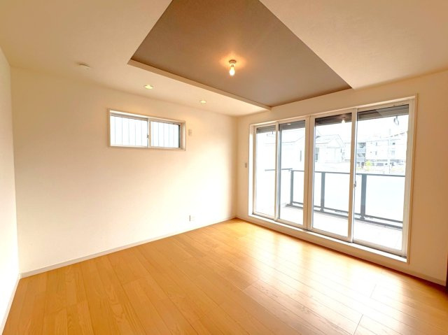 ２０２４年１月完成の築後未入居物件◆小屋裏収納付き３ＬＤＫ◆伏見区羽束師古川町の洋室|洋室