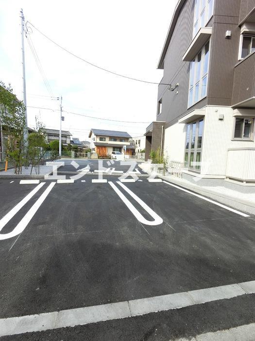 ラルジュ並榎の駐車場|高崎、前橋エリアのお部屋探しはエンドスケープまで！お客様の理想お聞かせ下さい♪