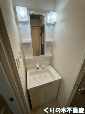 【独立洗面台】 | シェブー喜田村Ⅱ | 朝の支度にも助かる、独立の洗髪洗面化粧台