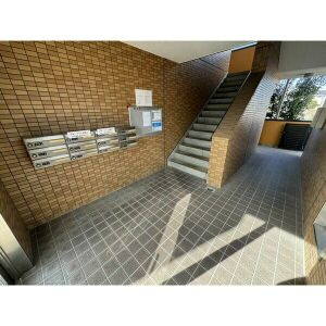 シャルマン冨士塚のエントランス