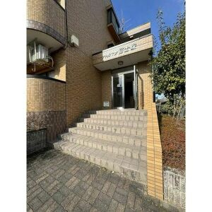 シャルマン冨士塚のエントランス