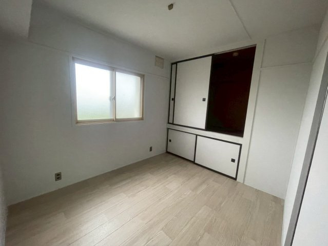 ヴィラナリー釧路Ⅲ　1号棟の洋室