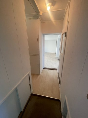 ヴィラナリー釧路Ⅲ　1号棟の玄関