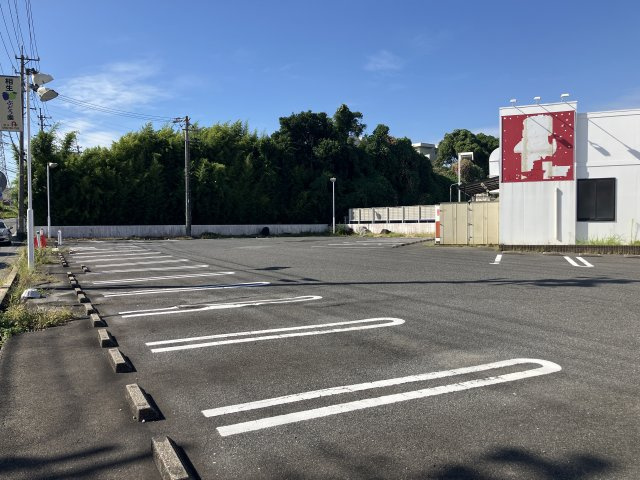 加木屋町丸根店舗の駐車場