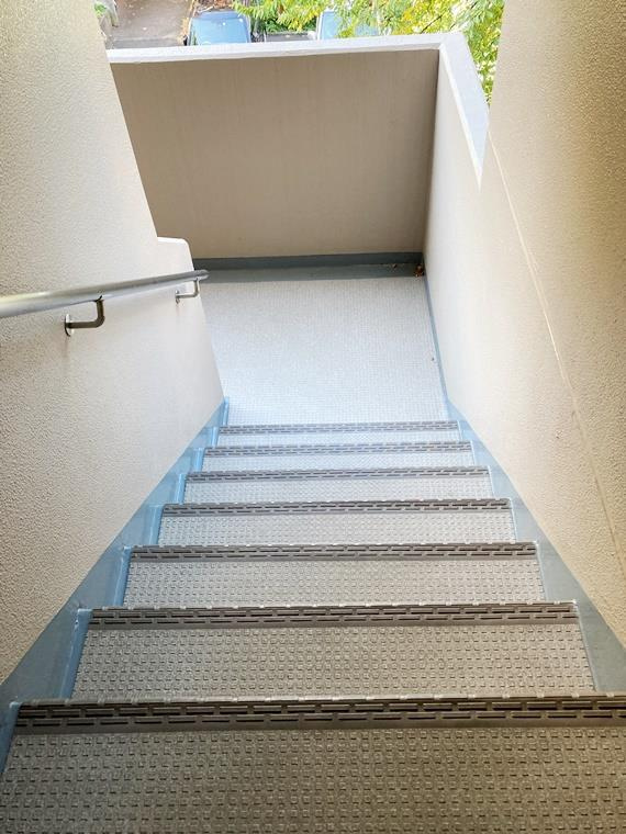 西所沢椿峰ニュータウン２７街区１号棟のロビー