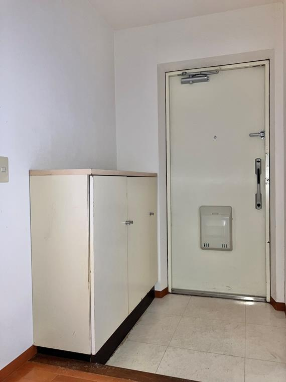 西所沢椿峰ニュータウン２７街区１号棟の玄関