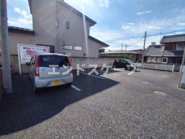 ラムールフォーの駐車場|高崎、前橋のお部屋探しはエンドスケープまで！お客様の理想お聞かせ下さい♪
