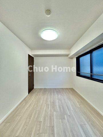 ダイアパレス八広花水木通りトリニティの寝室|【寝室】心と体をゆったりと安らげる主寝室。寝室のゆとりが大きい分だけ、暮らしの安らぎは深まります。一日の疲れを癒すだけでなく、ご夫婦の親密な語らいを紡ぎ出します