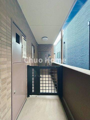 ダイアパレス八広花水木通りトリニティの玄関|専用ポーチ