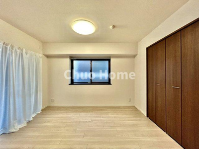 【洋室】 | ダイアパレス八広花水木通りトリニティ | 【洋室】快適に過ごす条件は、一人ひとり違います。だからこそ飾り過ぎないシンプルな内装と偏り過ぎないデザインで統一しております。居住していく中でオーナー様だけの【マイホーム】に創り上げて下さい