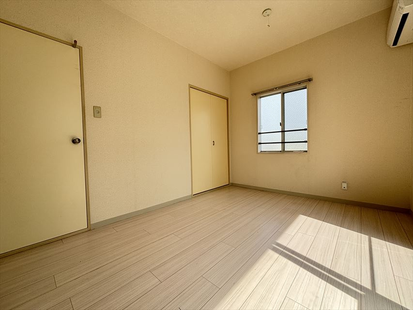 コーポマツノキ四番館の洋室|広々とした洋室です