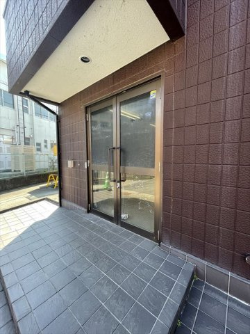 太田ビル貸店舗　のエントランス|清潔なエントランスです